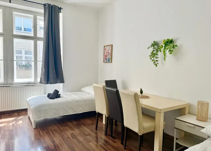Long-term Near First District Apartamento *